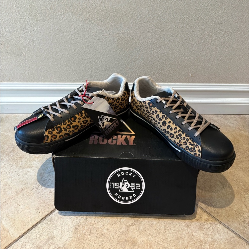 Rocky SR Casuals Women's Size 7.5W. Leopard Print Comp Toe Work Shoes.